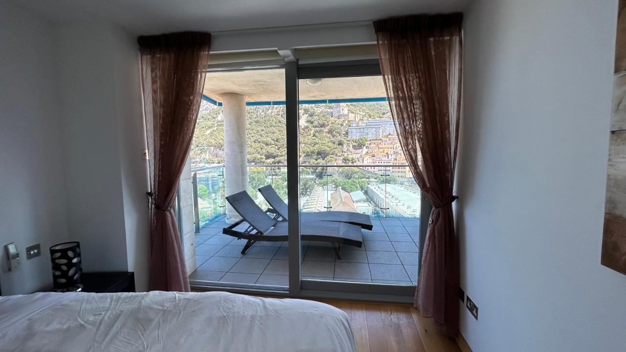 Ocean Village Luxury 2 Bed 2 Bath Apartment - Amazing Views - Pools And Jacuzzis Gibraltar Zewnętrze zdjęcie