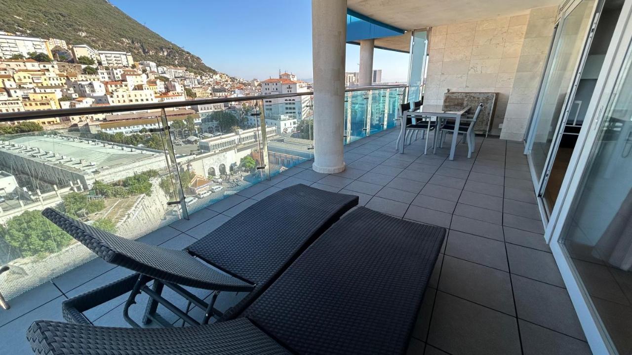 Ocean Village Luxury 2 Bed 2 Bath Apartment - Amazing Views - Pools And Jacuzzis Gibraltar Zewnętrze zdjęcie
